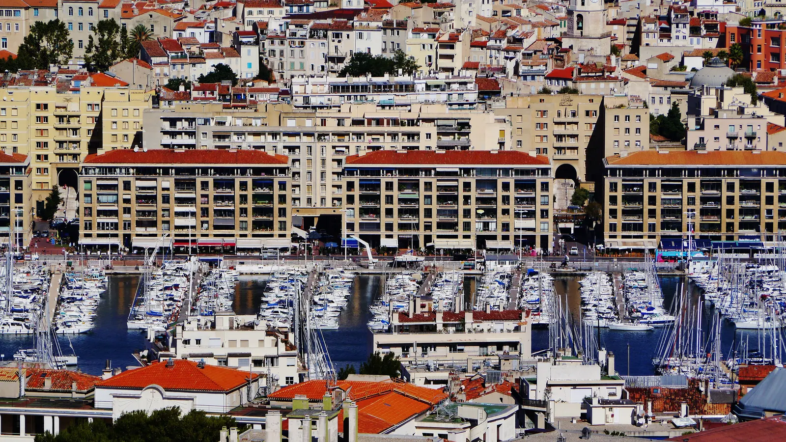 Le Vieux-Port de Marseille vu depuis Notre-Dame de la Garde