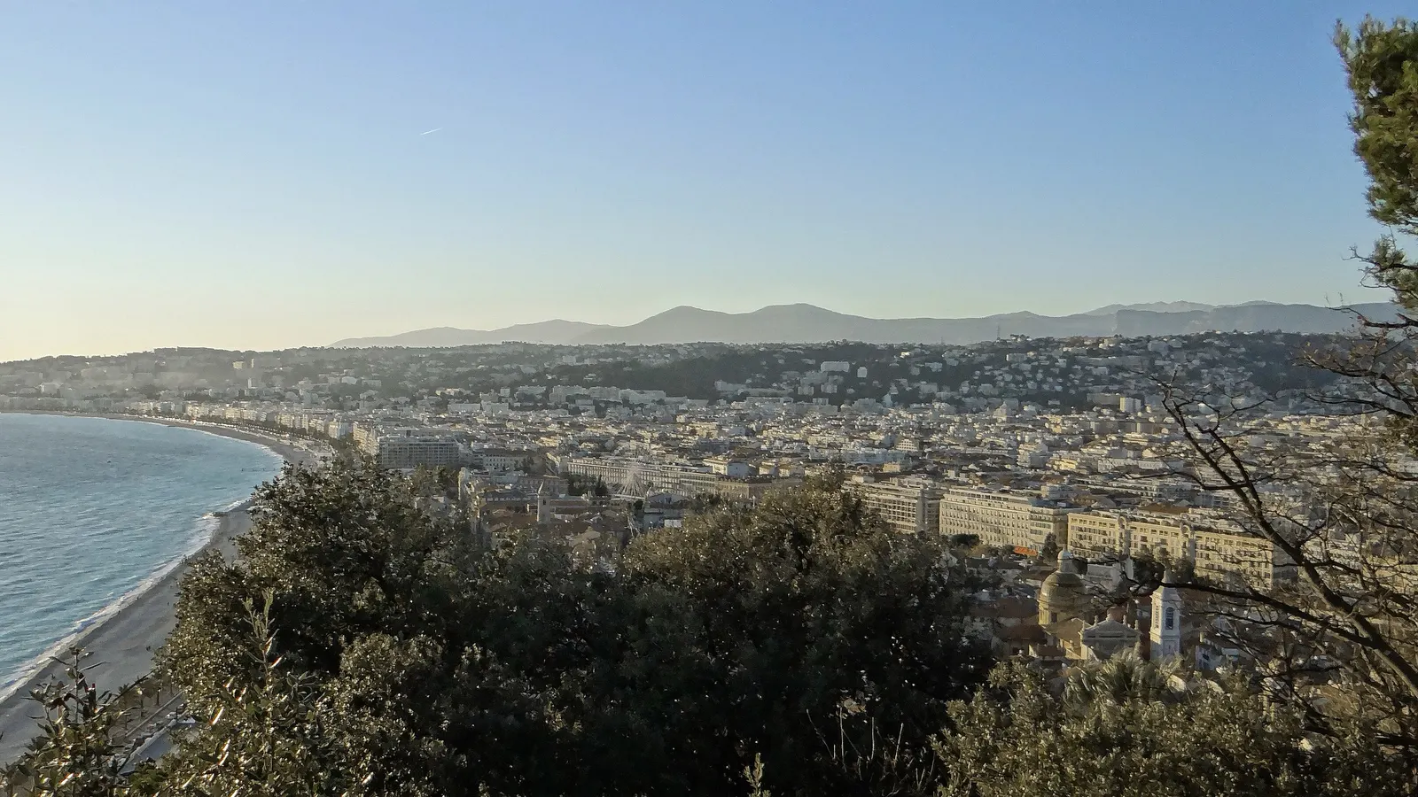 La baie des Anges à Nice vue depuis la colline du château
